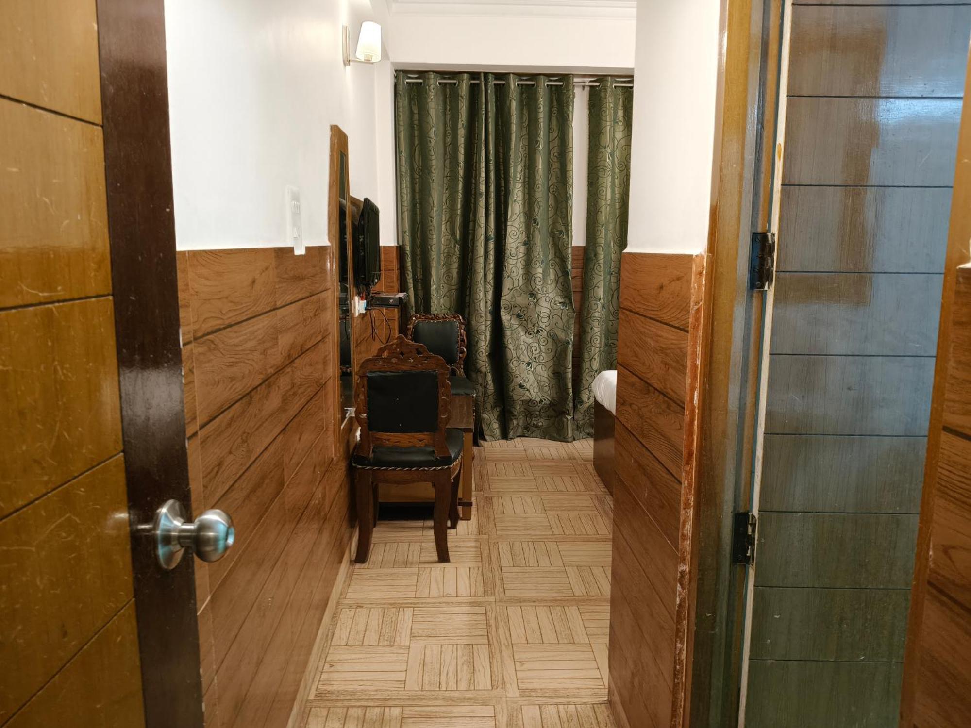 Hotel Kailash Residency Déhrádún Exteriér fotografie