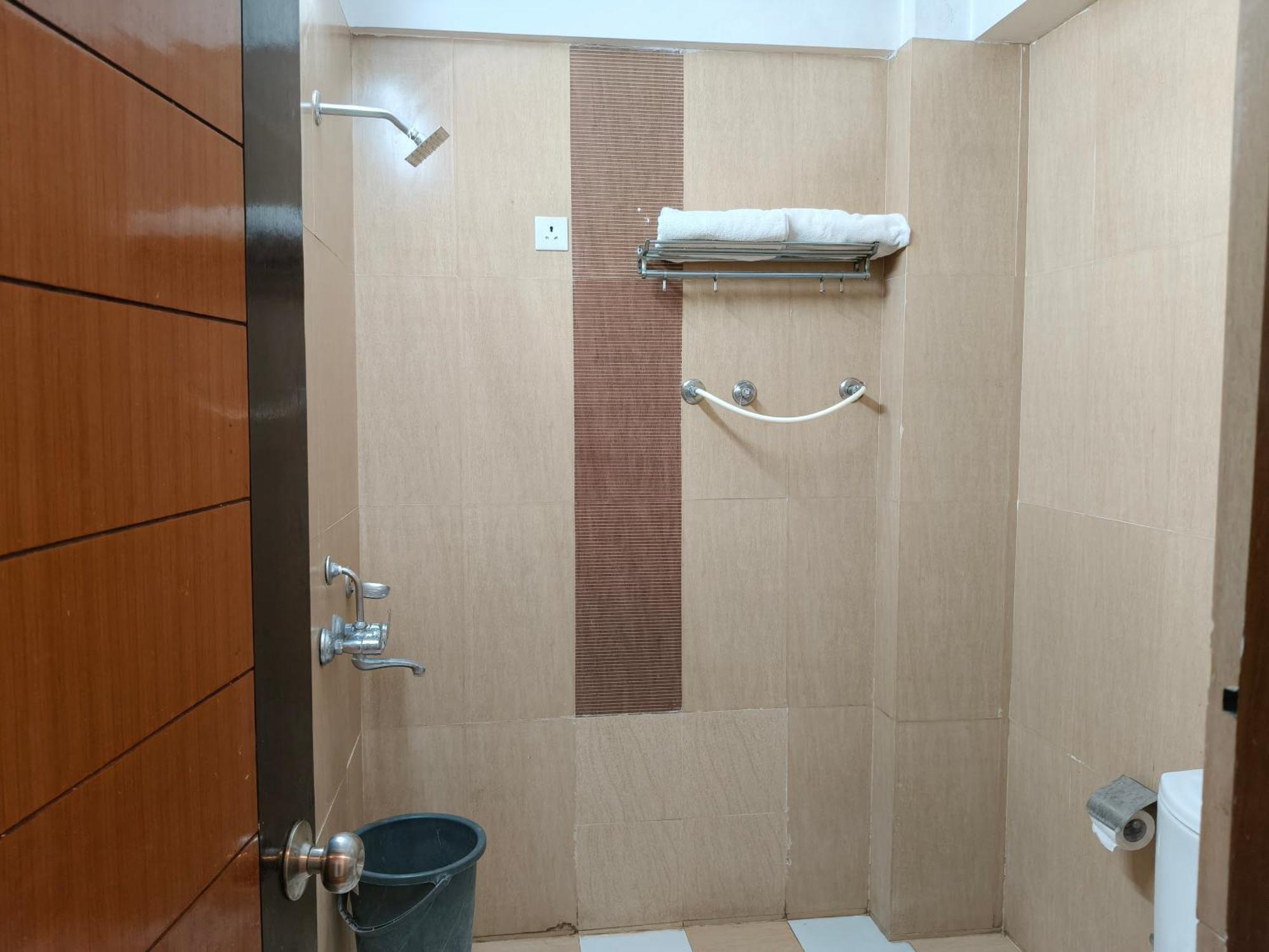 Hotel Kailash Residency Déhrádún Exteriér fotografie